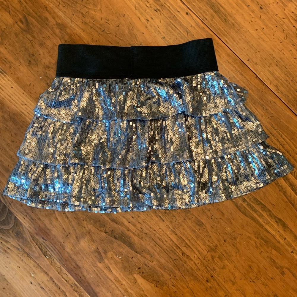 ** 1989 Place Silver Sequin Tiered Skirt